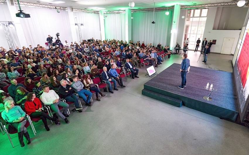 Зал на м. Житомирская