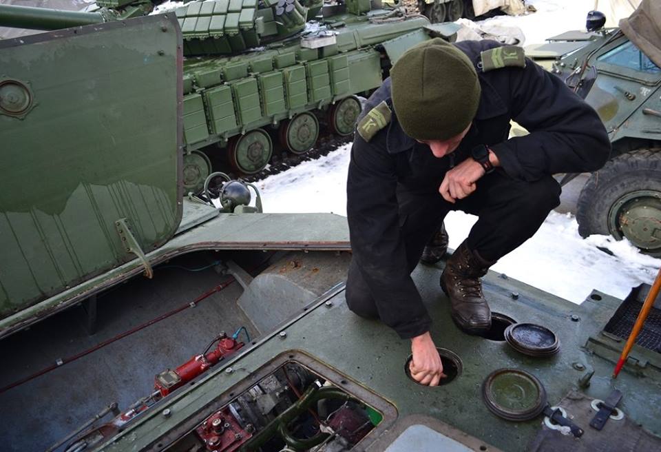 Бмп 2 удс. Бмп 3 калибр. Атамановка завод 103 бтрз. Бмп-2 боевая бронированная машина. Военные техники осмотр.