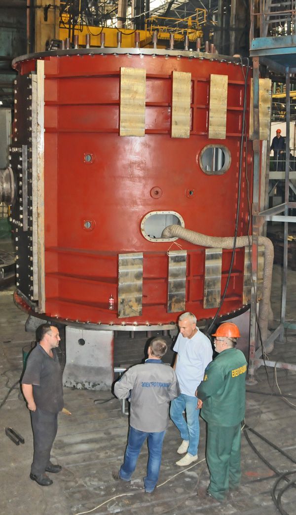 В турбогенераторном цехе продолжается работа над индийским заказом - изготовлением статора турбогенератора ТГВ-250-2ПТ3 для атомной электростанции «Кайга».