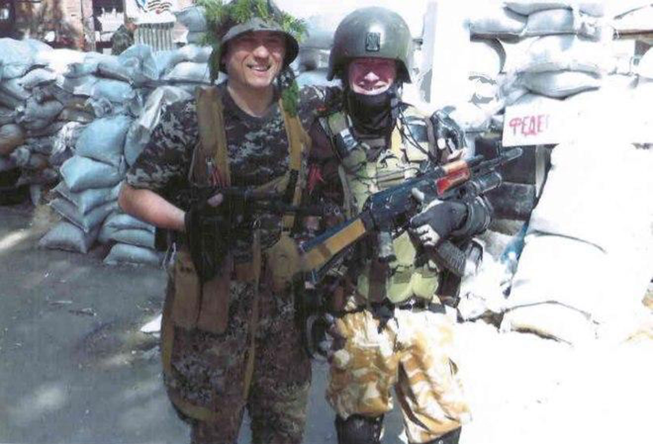 Справа - террорист Арсен Павлов (Моторолла), слева - террорист Сергей Трифонов