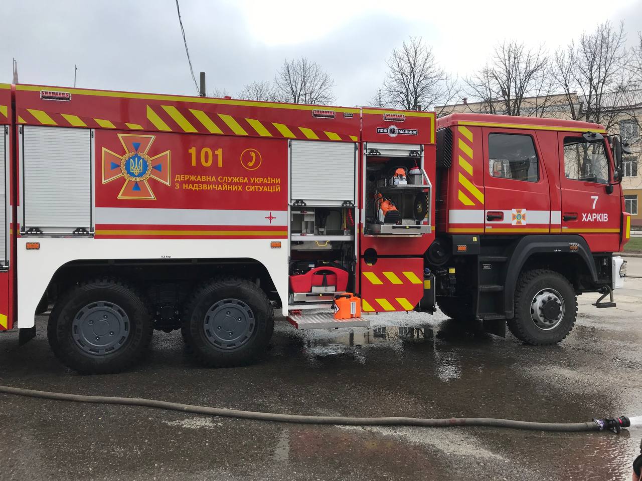 Харьковские спасатели получили новый пожарный автомобиль – Главное в Украине