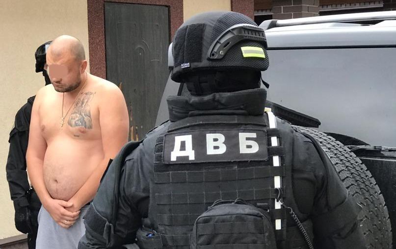 Нацполиция задержала организатора группы, которая подделывала документы и похищала дорогие авто