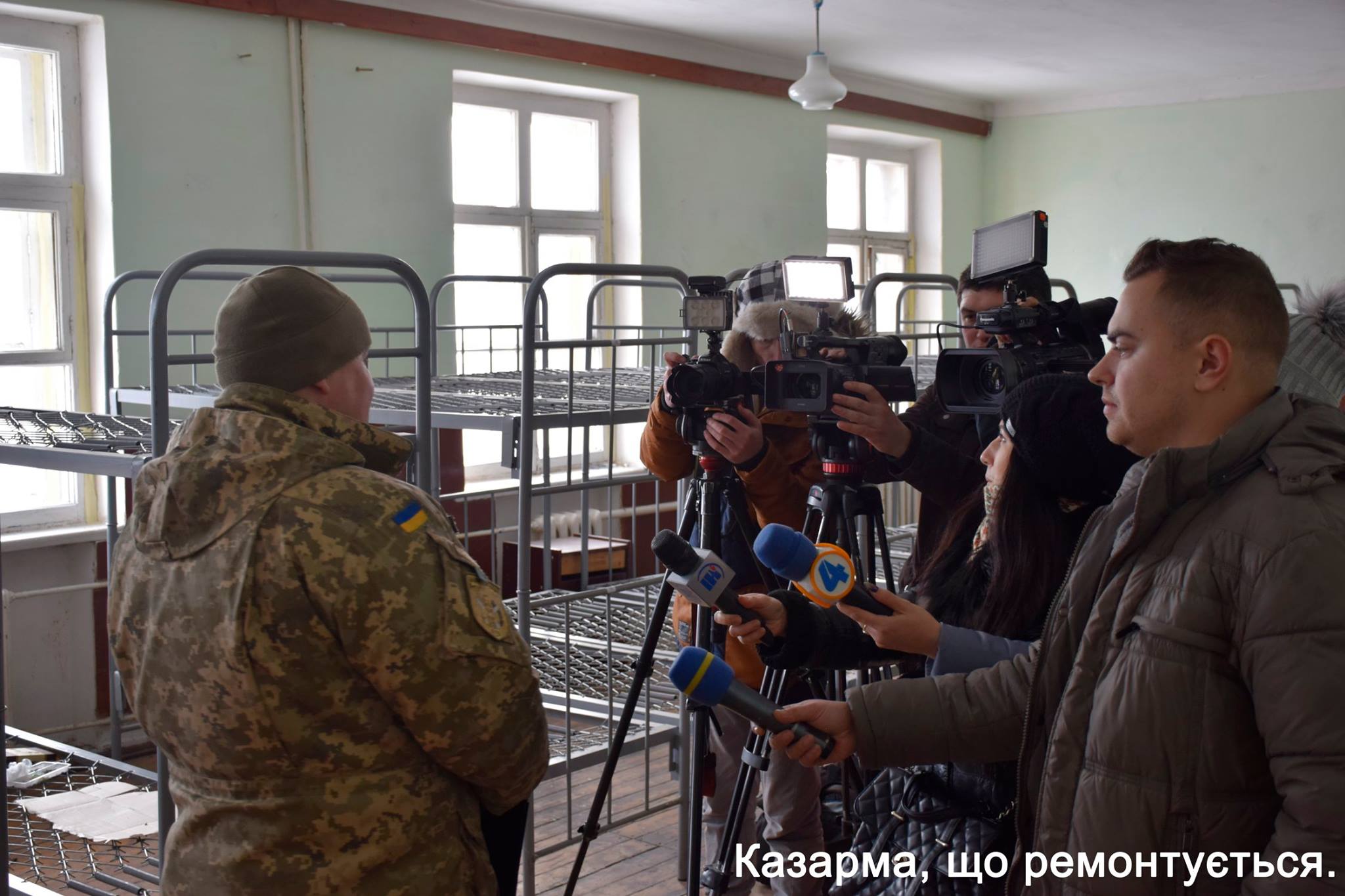 В Тернополе контрактники ВСУ устроили провокацию против собственной части (фото, видео)