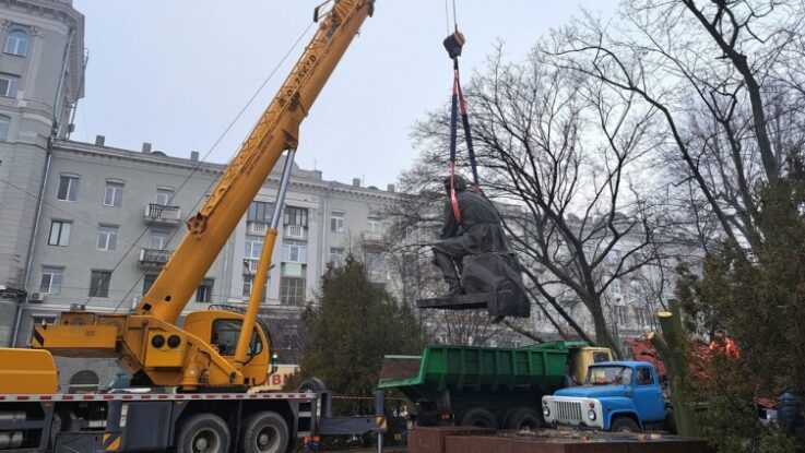 декомунізація