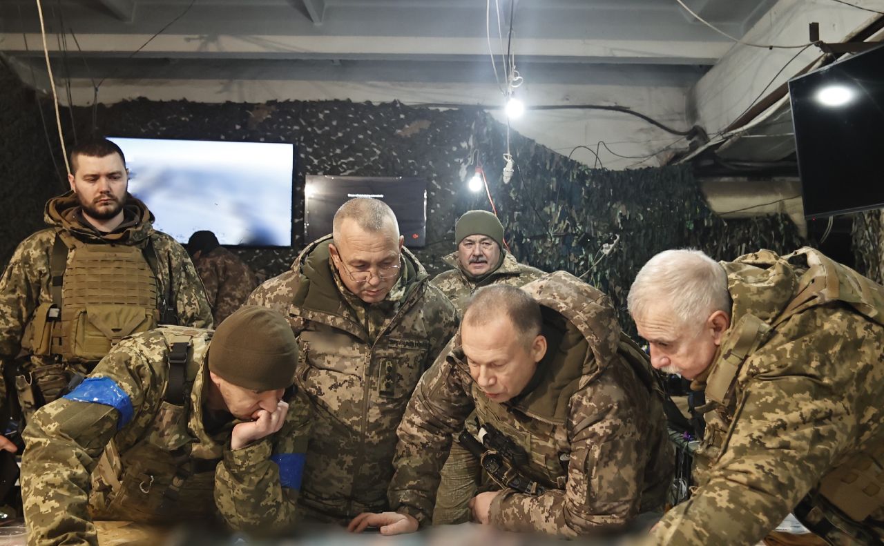 Сирський повідомив про ситуацію у Бахмуті ворог наступає з декількох напрямків Головне в Україні 