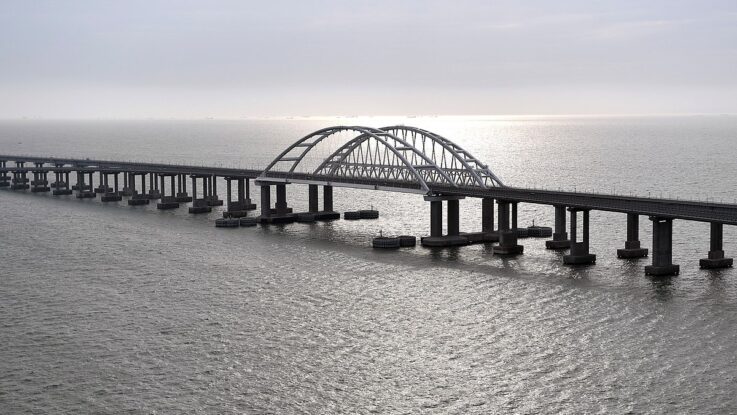 гуменюк, Крымский мост