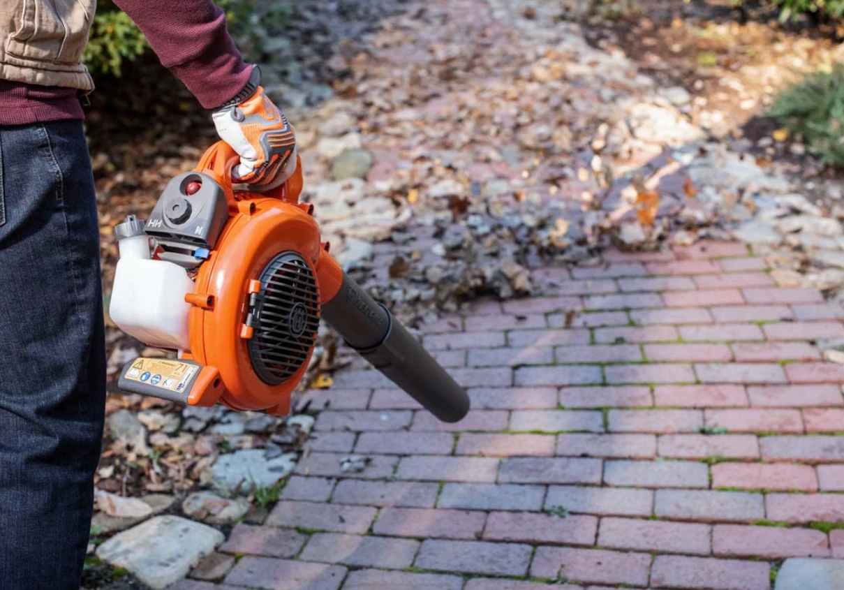 Садовые пылесосы Husqvarna: Эффективное решение для листьев и мусора ...