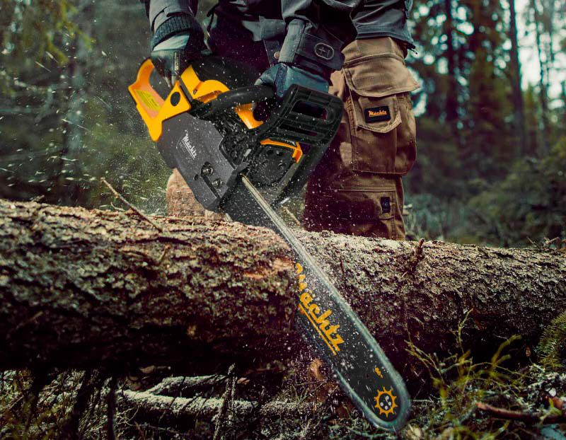 Професійна бензопила для валки лісу