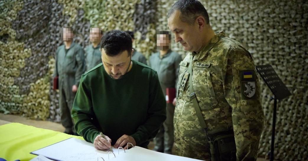 В. Зеленский в расположении Воздушного командования "Восток" ВСУ / Фото ОПУ