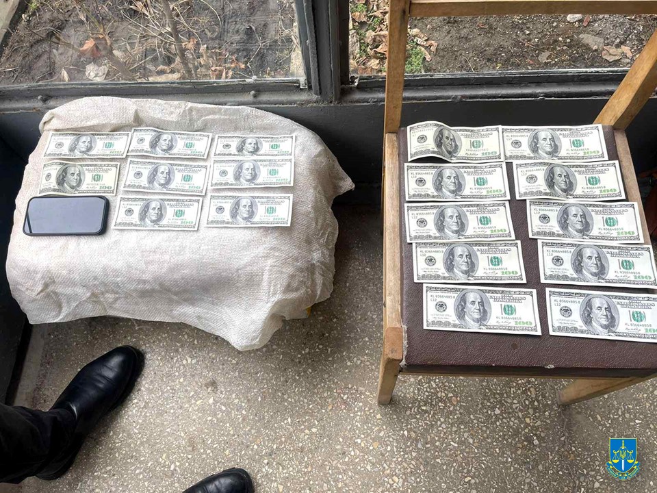 Лікар ВЛК вимагав хабар за визнання непридатності / Прокуратура