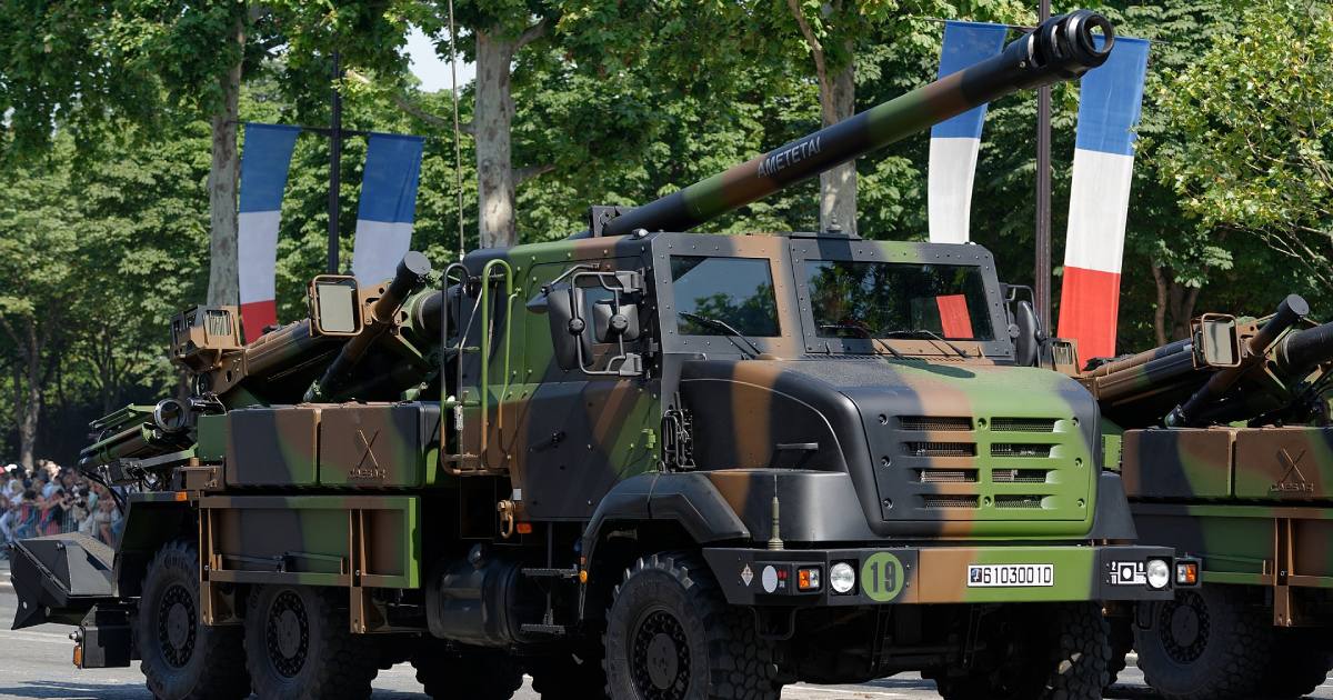 САУ CAESAR на військовому параді в Парижі / Фото з Вікіпедії