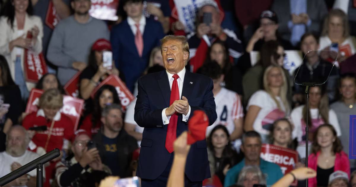 Дональд Трамп выступает на предвыборном митинге в Конвее, Южная Каролина, 10 февраля 2024 года / Фото EPA