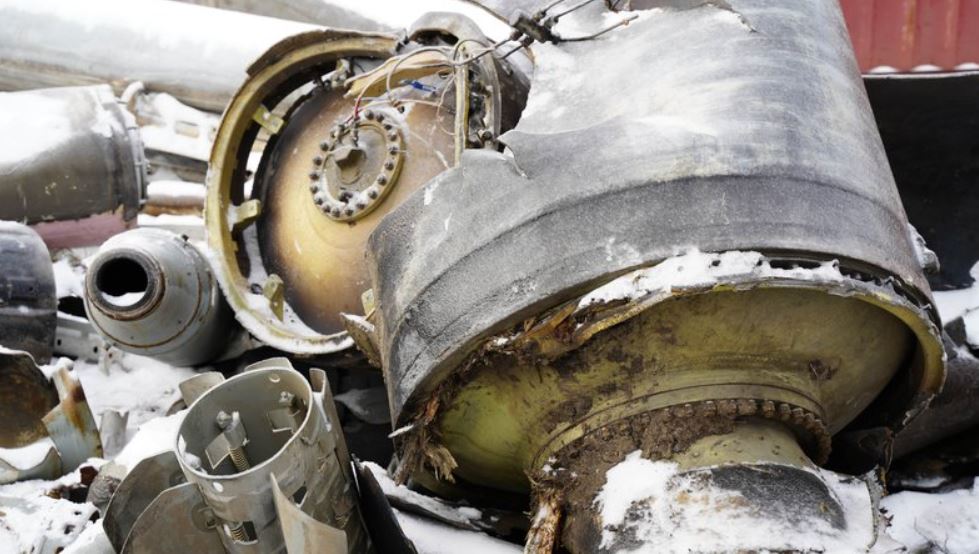 Обломки ракеты, которой попали по Харькову 2 января / Фото: Суспільне