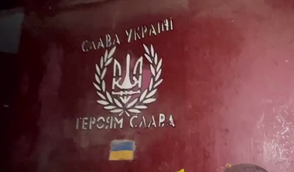 Трафарет на стене одной из позиций ВСУ в Авдеевке / Скриншот с видео оккупантов