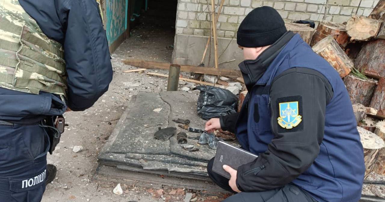 Прокурори та слідчі поліції у Боровій документують воєнні злочини збройних сил рф / Фото Харківська облпрокуратура