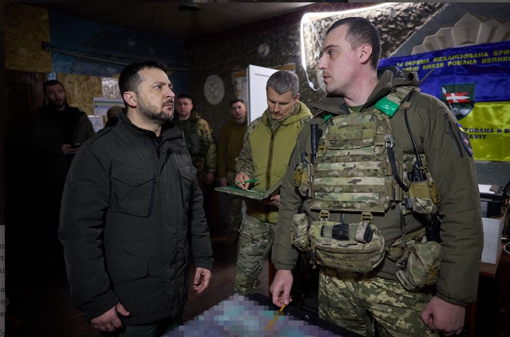 Владимир Зеленский в командном пункте на Купянском направлении / Фото: ОП