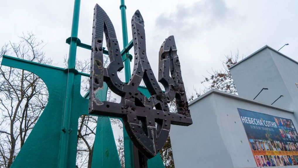 Херсон, железобетонная конструкция Герба Украины / Фото: Александр Прокудин