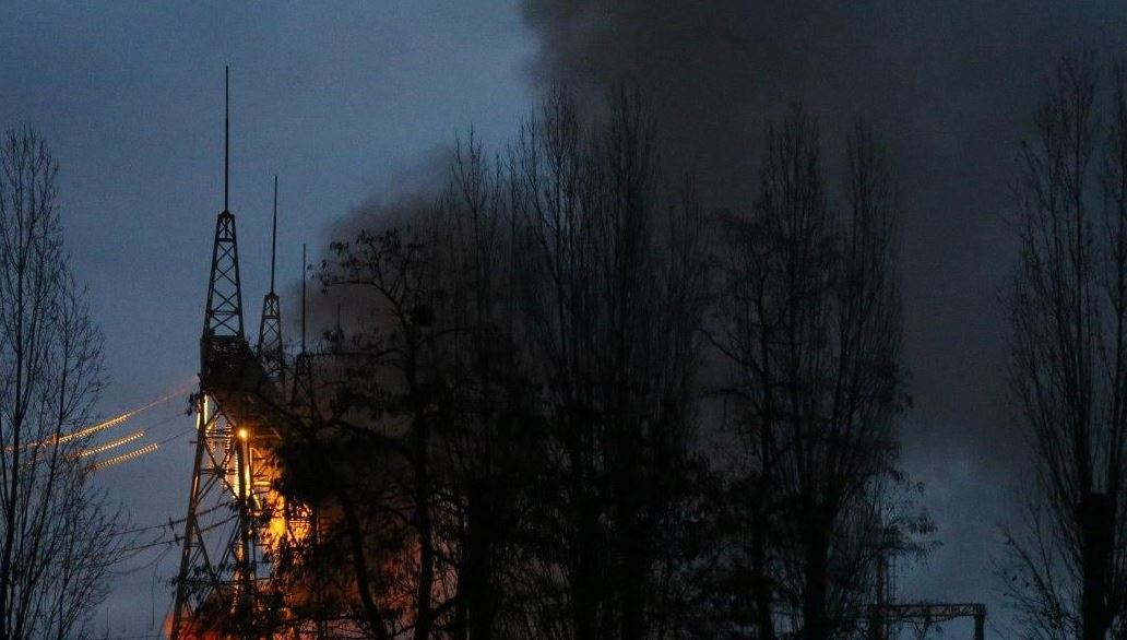 Пожар на энергообъекте после удара россиян / Фото: УНИАН