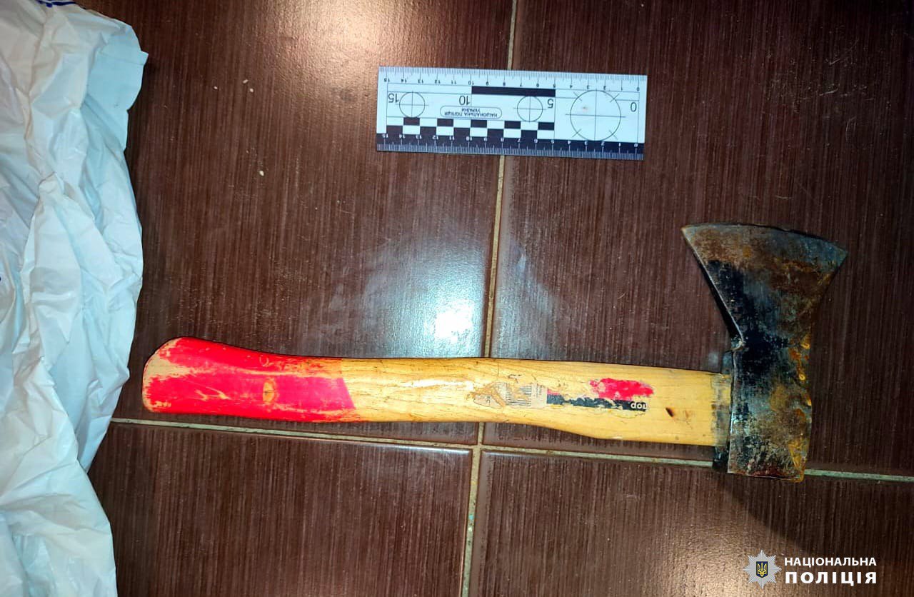Чтобы не возвращать долг, убил женщину топором: в Харькове полицейские задержали злоумышленника / Фото ГУНП в Харьковской области