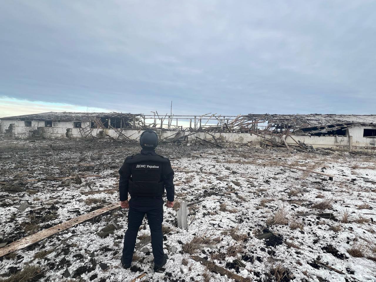 24 лютого артилерійських і мінометних ударів ворога зазнали понад 15 населених пунктів Харківщини: Козача Лопань, Стрілеча, Хатище, Синьківка, Петропавлівка, Іванівка та ін. / Фото Харківська ОВА