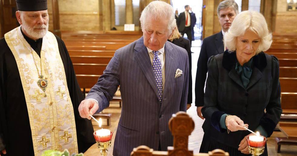 Принц Уельський і його дружина Камілла під час зустрічі з членами української громади та волонтерами, які допомагають у гуманітарній діяльності. Березень, 2022 / Фото Getty Imsges