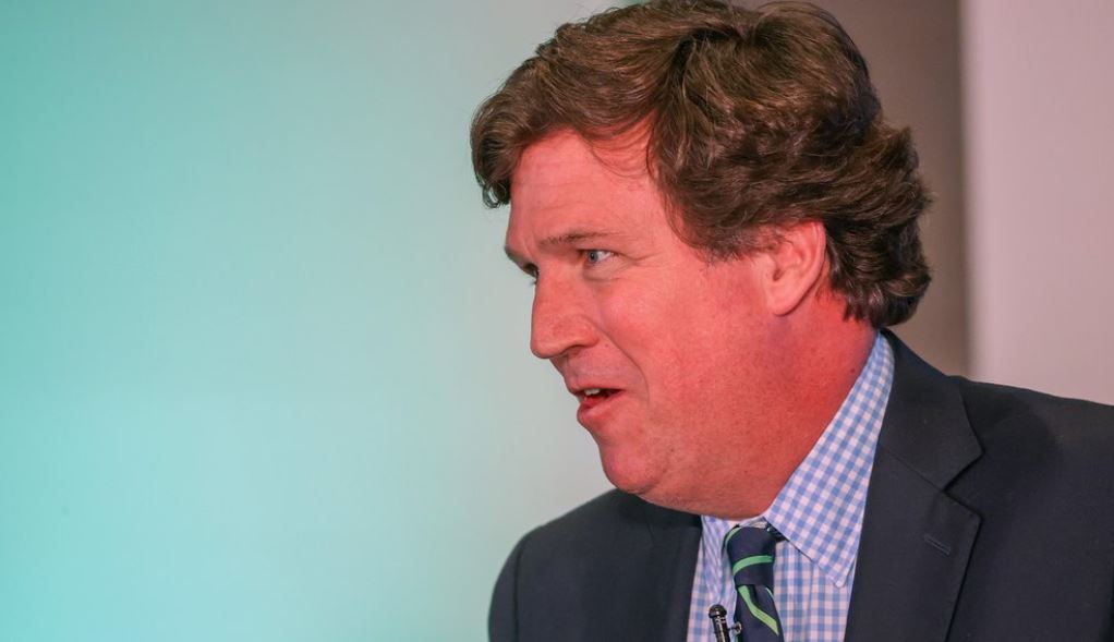 Такер Карлсон на конференции в Лас-Вегасе / Фото: Getty Images