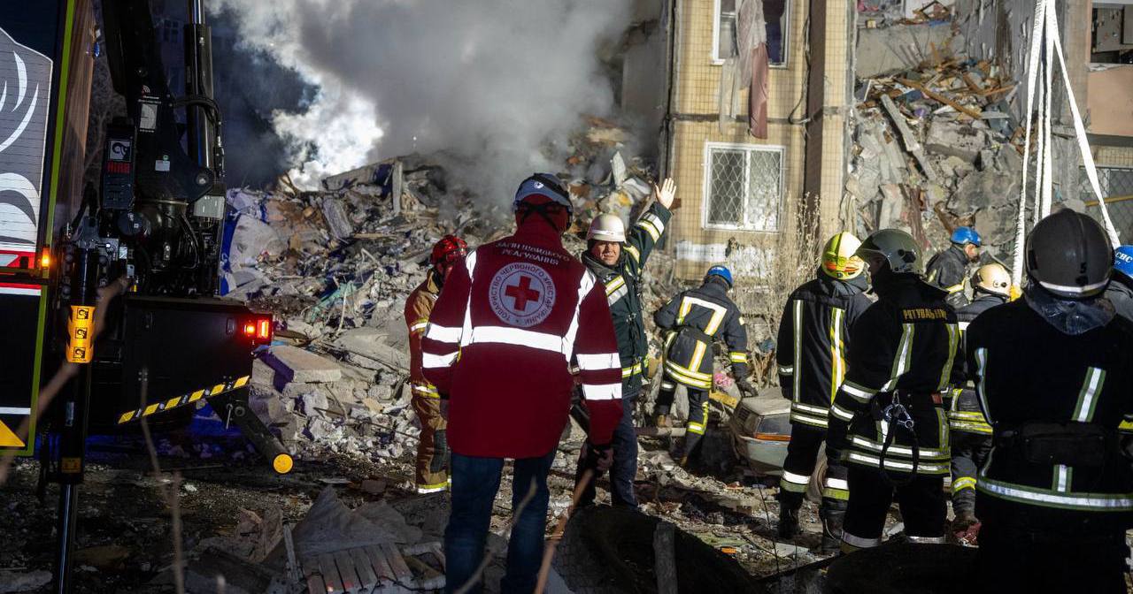Одеса. Внаслідок атаки російських терористів зруйновано 9-поверхівку / Фото НПУ