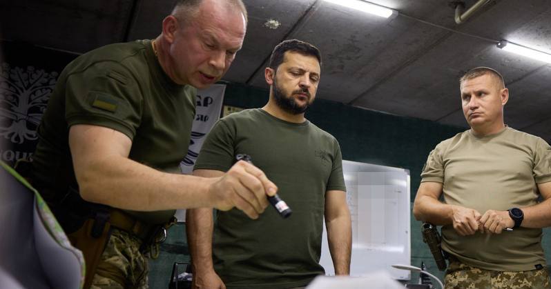 Президент В.Зеленский слушает доклады об оперативной обстановке в зоне ответственности ОТГ "Лиман" и ОТГ "Соледар". 5 сентября 2023 г. / Фото из телеграм-канала @osirskiy