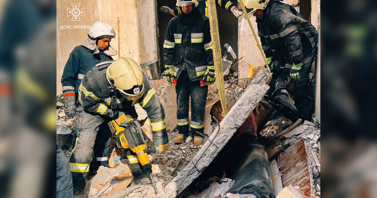 Одесса. Продолжается спасательная операция на месте российского удара по многоэтажке / Фото ГСЧС