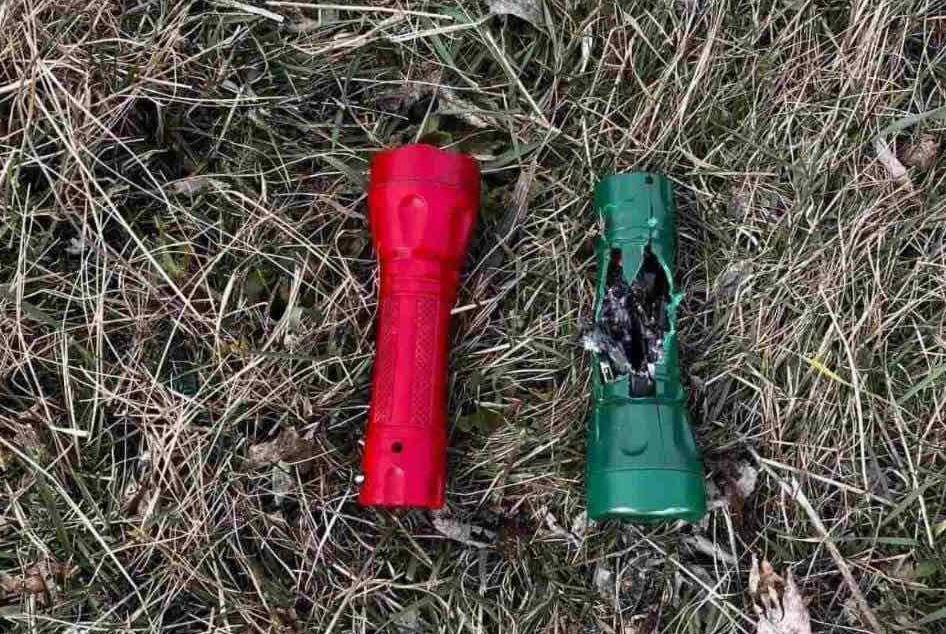 Прихована у ліхтарику вибухівка / Фото: Микола Бакшеєв