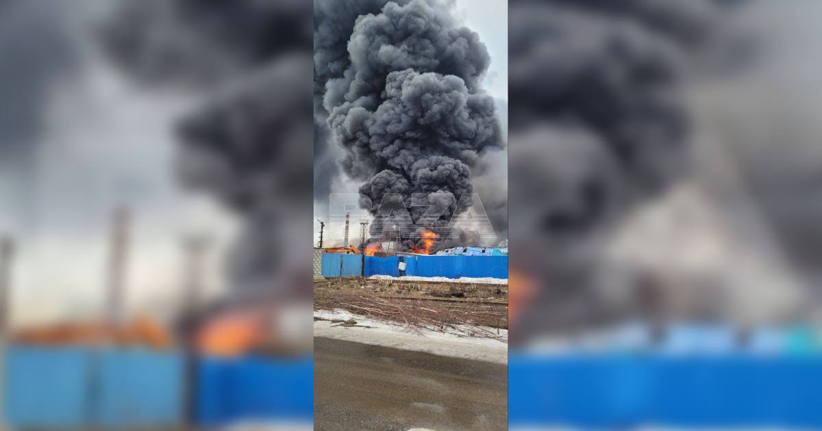 План "Килим" оголошено в аеропорту Пулково. Він закритий на виліт і приліт. Ймовірно, причиною введення обмежень стала сильна пожежа на околиці Санкт-Петербурга / Фото з відкритиї джерел