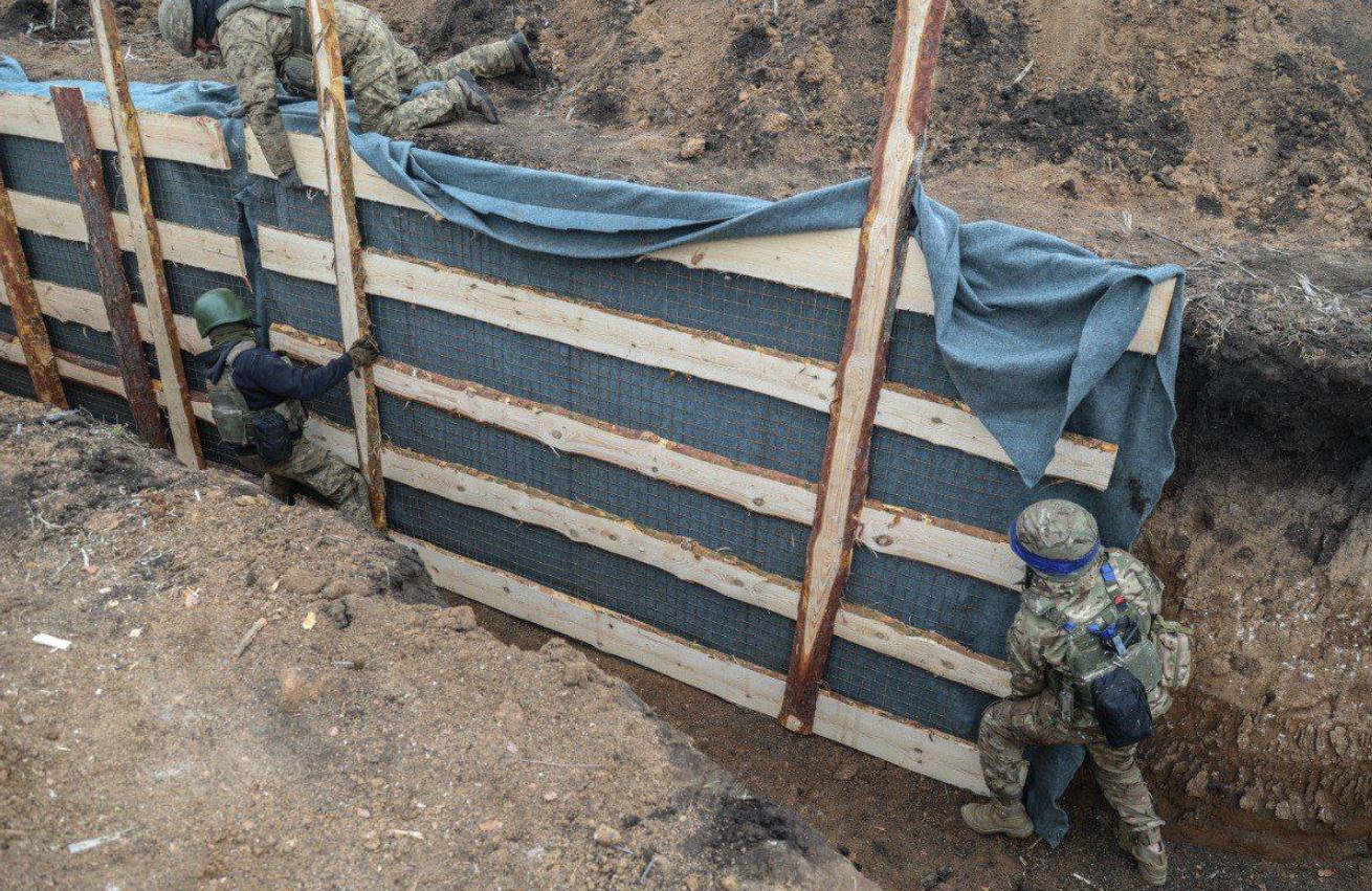 Облаштування оборонних рубежів / Фото: АрміяInform