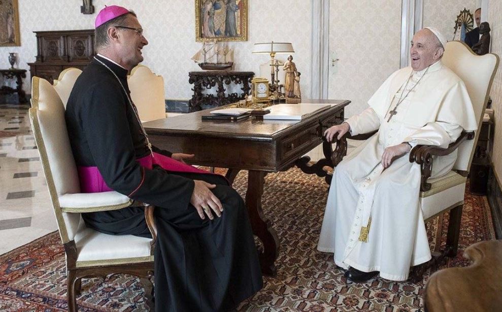 Апостольский нунций Висвалдас Кулбокас и Папа Римский Франциск / Фото: vaticannews