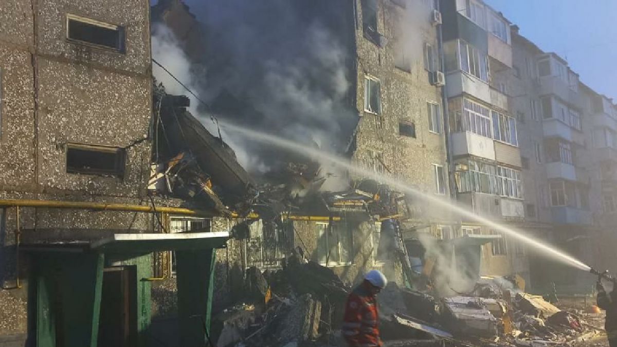 Зруйнований внаслідок удару будинок / ДСНС