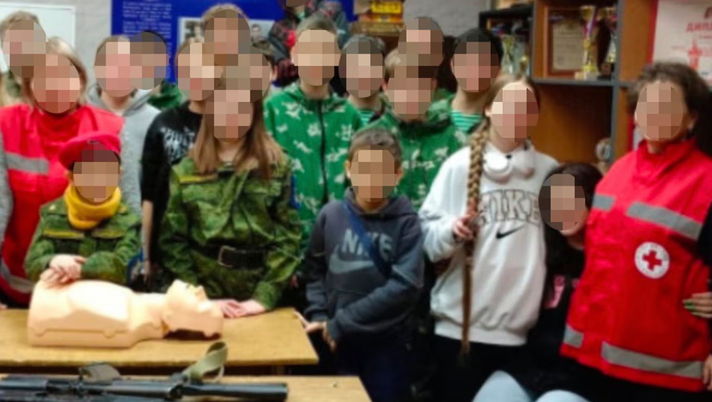 Знімок з сайту «Боєвого братства», на якому показано тренування з працівниками Червоного Хреста