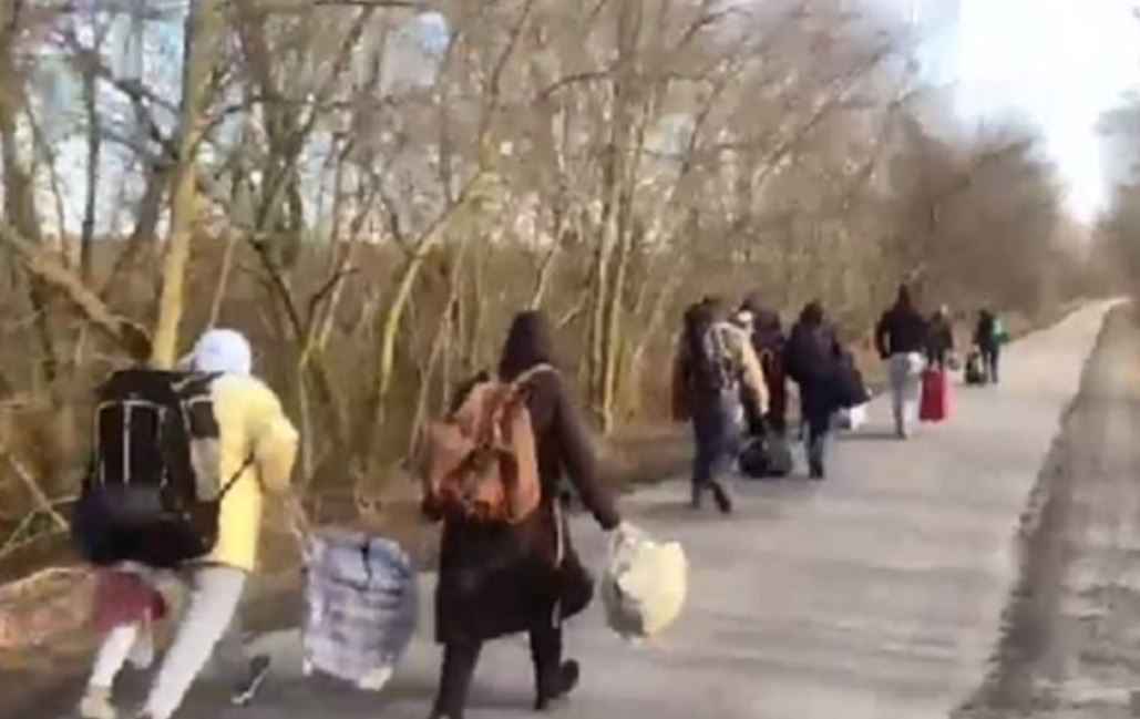  Жителі Бєлгородщини тікають від місць бойових дій / Скриншот з відео