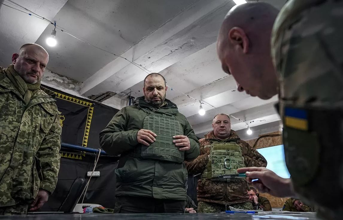 Министр обороны Рустем Умеров во время визита на фронт / Фото: Минобороны Украины