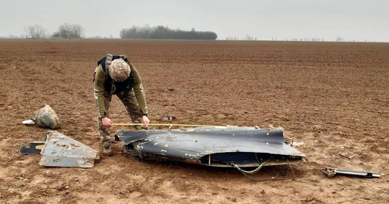 Уламки ворожого безпілотника з нездетонованою бойовою частиною / Фото НПУ