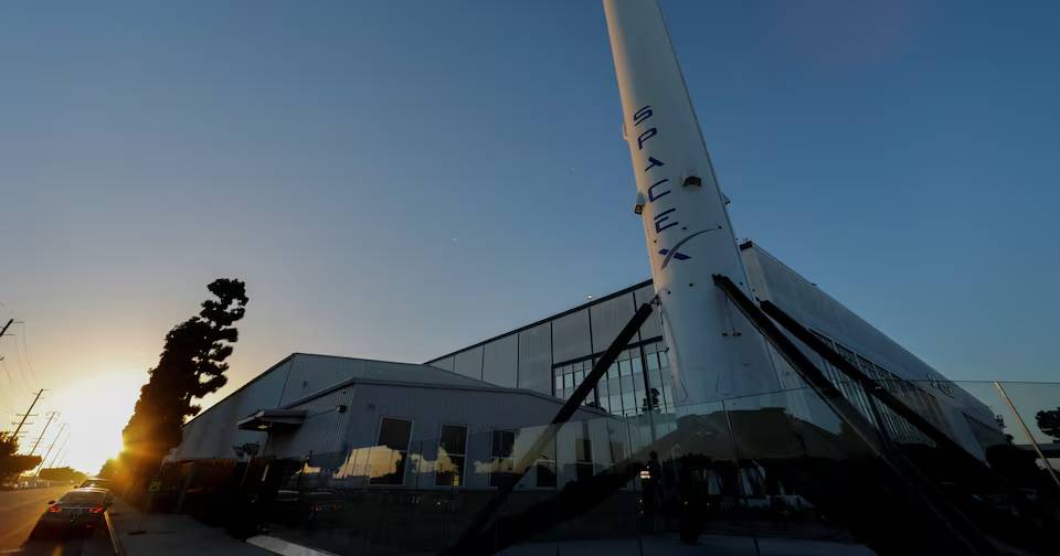 Штаб-квартира компании SpaceX в Хоторне, Калифорния, США / Фото Reuters