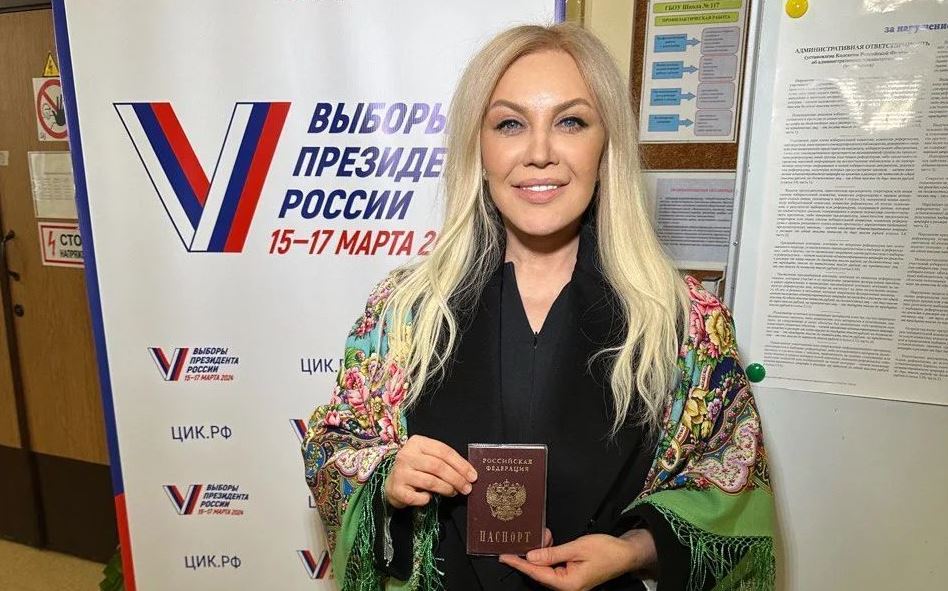 Таисия Повалий на избирательном участке / Фото @tpovaliyofficial