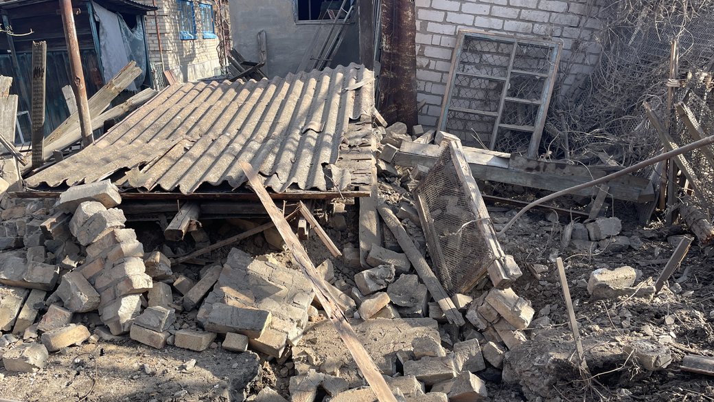 Зруйновані російськими снарядами будівлі, Херсон, лютий 2024 року / Фото: Суспільне