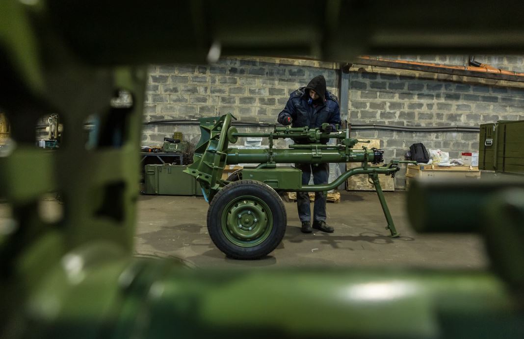 Изготовление 120-мм минометов в цехе предприятия "Украинская броня" / Фото: The Washington Post