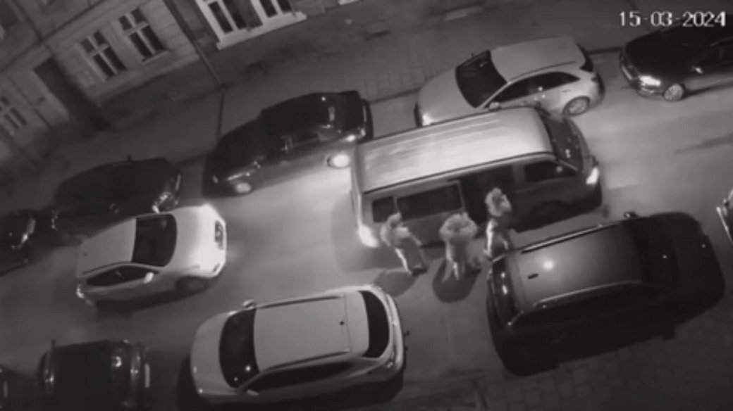 Задержание военнослужащими ТЦК Кирилла Тарана вечером 15 марта / Скриншот с видео камер наблюдения