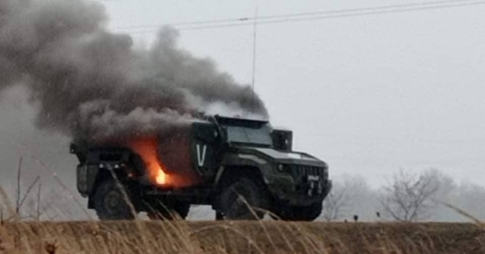 Горит подбитая бронетехника россиян / Фото Генштаб ВСУ