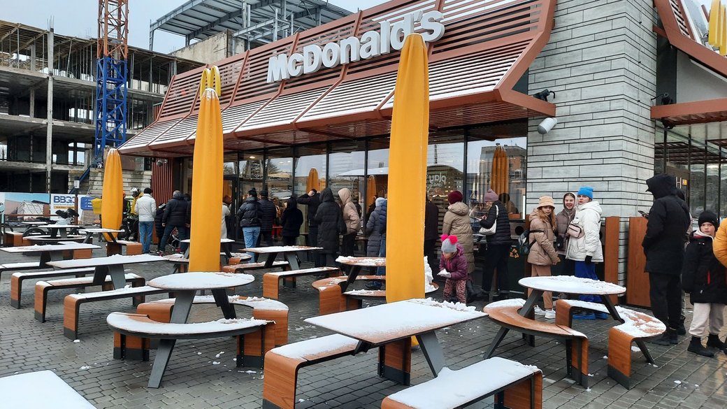 Черга до хмельницького McDonald’s-а / Фото: Суспільне