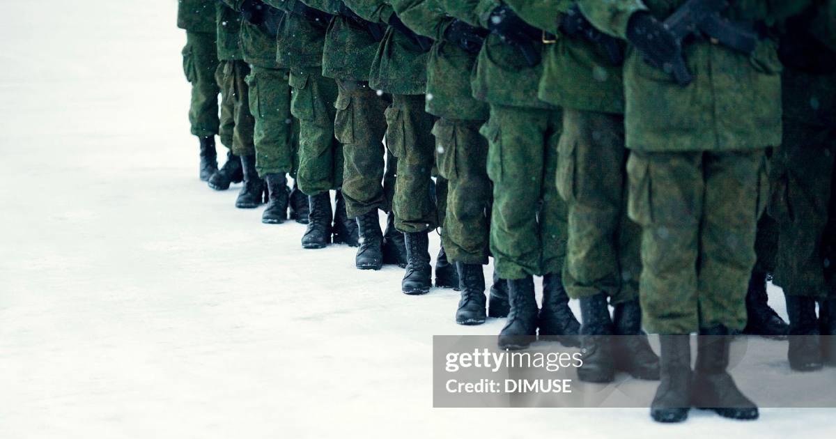Шеренга русских солдат в зимней форме / Фото Getty Images