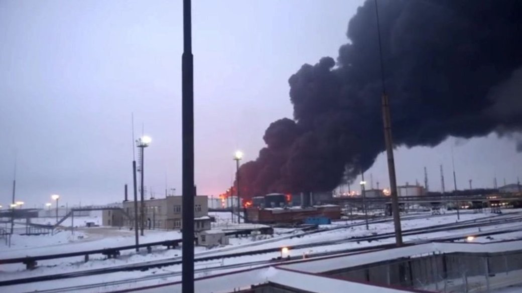 Горящий НПЗ в Рязанской области РФ / Скриншот из видео