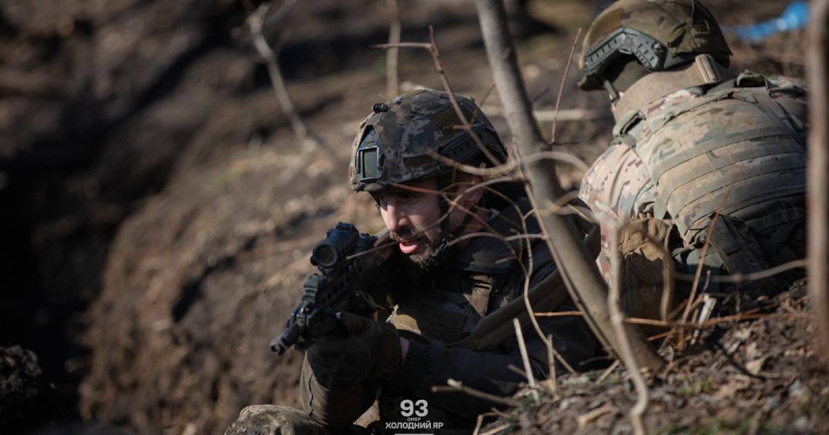 Опытные инструкторы учат молодых воинов выживать, убивать и побеждать на поле боя / Фото 93 ОМБр Холодный Яр