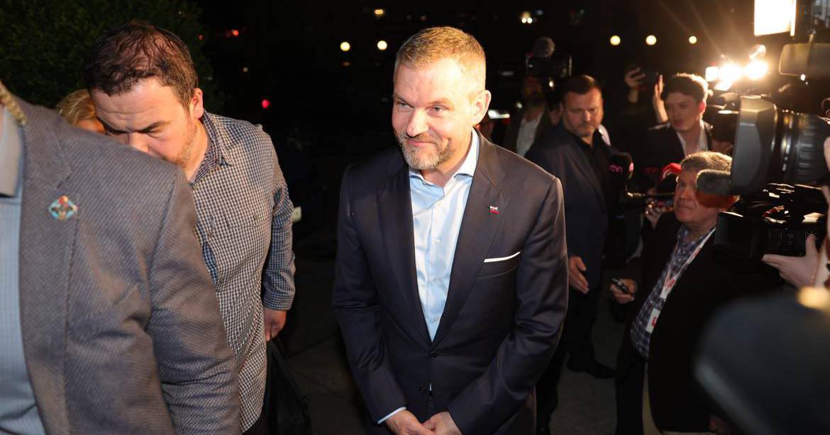 Петер Пеллегріні прибув у свій штаб у ніч другого туру виборів / Фото Pravda.sk