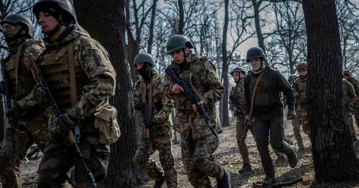 Добровольцы 3-й отдельной штурмовой бригады ВСУ проходят базовую подготовку в Киевской области, 5 марта 2024 года / Фото Reuters